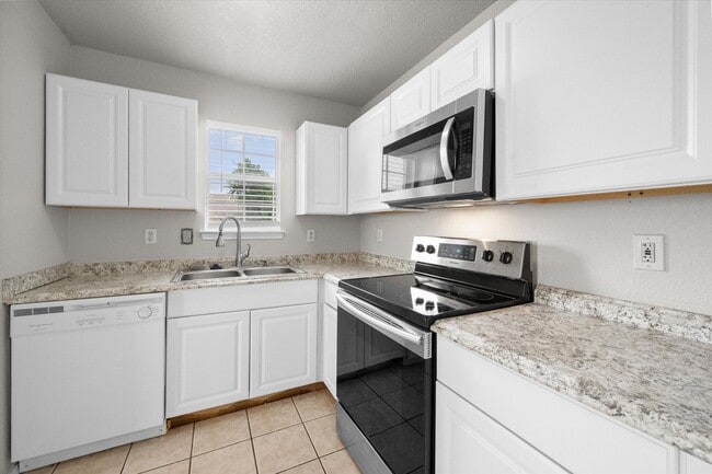 Building Photo - 612 Kings Way Dr