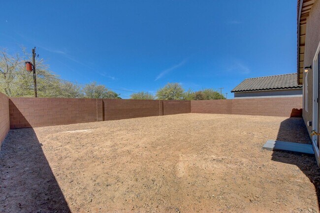 Building Photo - Newer Home in Indian Springs!