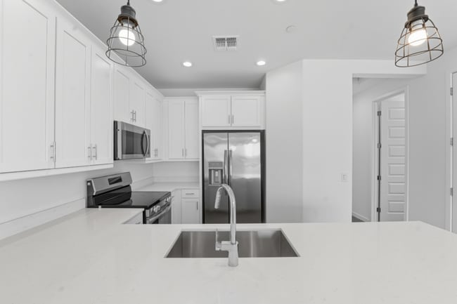 Building Photo - Like Brand New Luxurious Modern 3 Bedroom 2 Bath Townhome in Warner Meadow – Rare Rental Opportun...