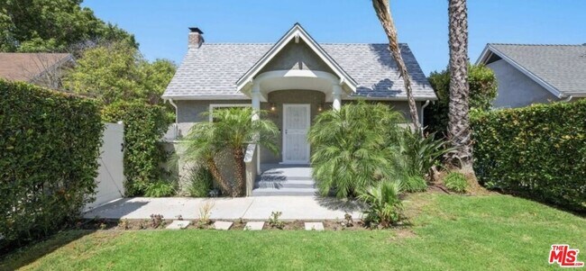 Primary Photo - 1149 N Poinsettia Pl