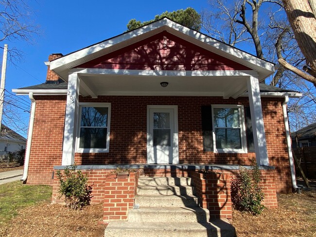 Primary Photo - 3 Bedroom, 1.5 Bathroom House in High Point!