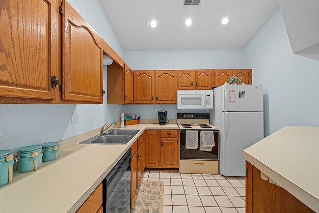 Building Photo - Gated Community of Prestwick