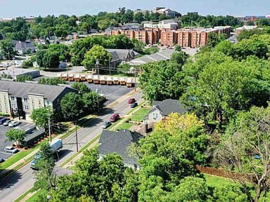 Minutes form campus and downtown - 1151 Kentucky St