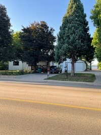 Building Photo - STUDENTS WELCOME! Spacious 3-Bedroom / 1-Bath Duplex w/ Fenced Backyard