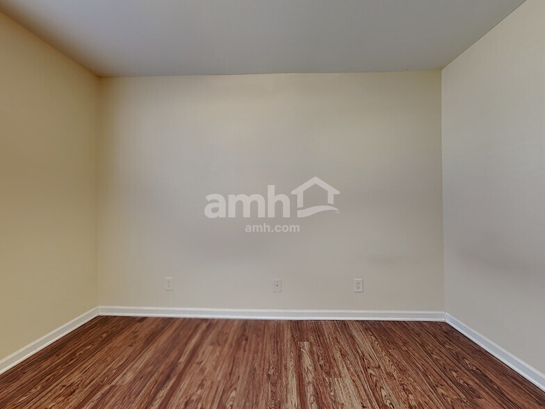 Building Photo - 3005 Quail Oaks Dr