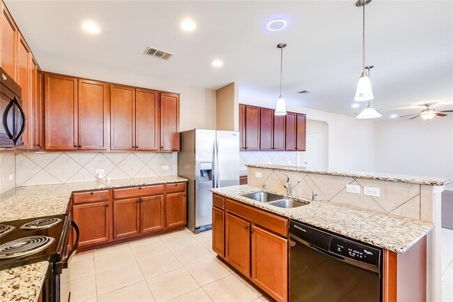 Building Photo - 868 Water Hyacinth Loop