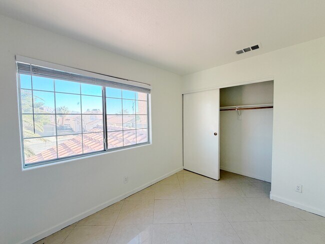 Building Photo - 593 Old W Ct