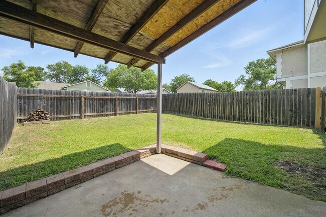 Building Photo - 2808 Kestrel Dr