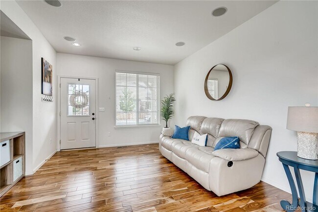 Building Photo - Beautiful 3 Bed, 3 Bath with a Loft Single Family Home in Meadows Neighborhood.