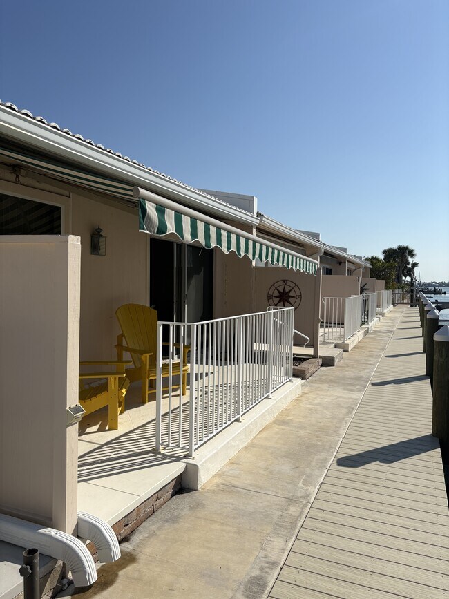 Building Photo - 907A Gibbs Rd