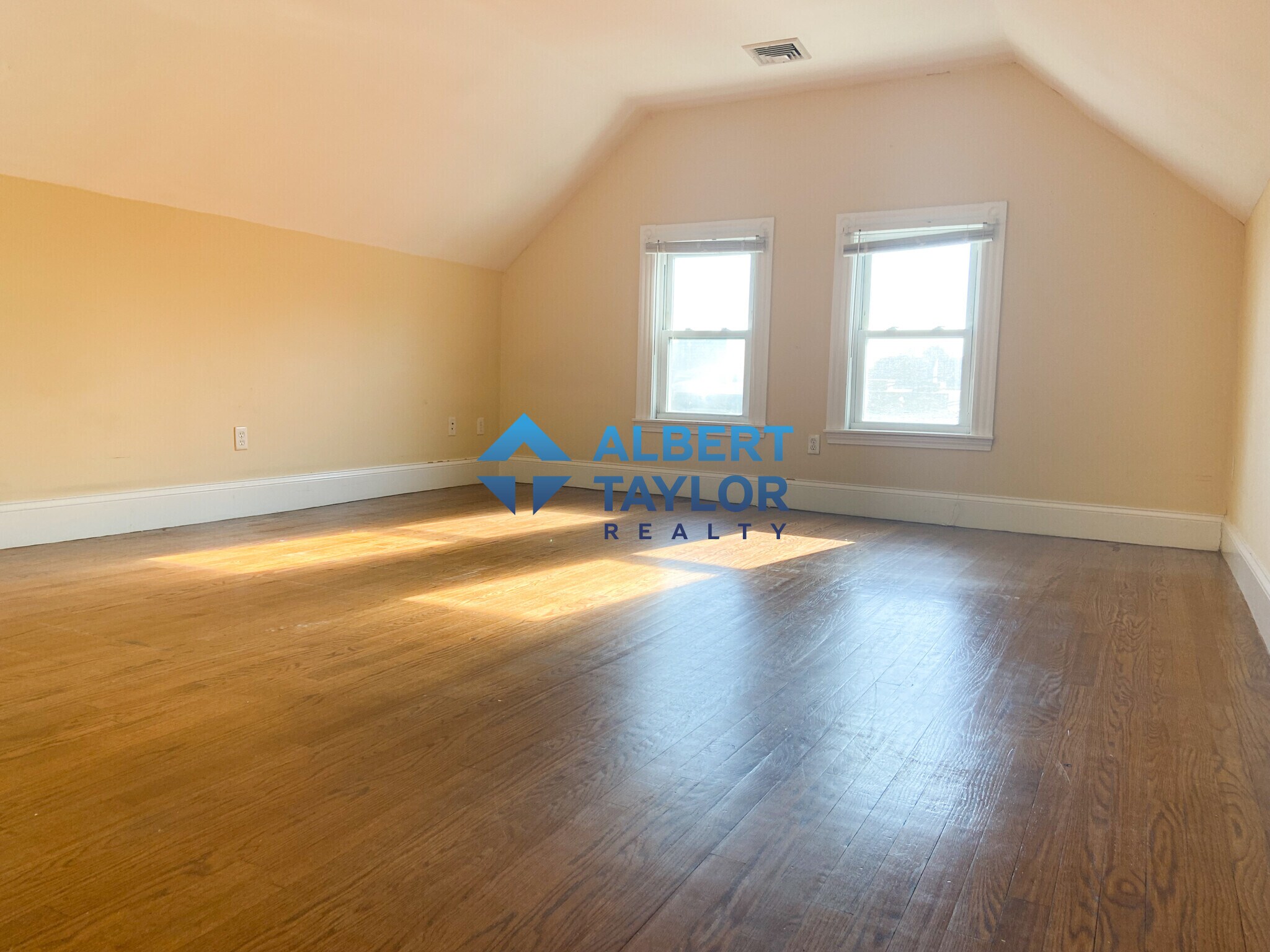 Building Photo - 19 Parker Hill Ave