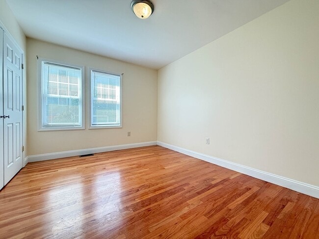 Building Photo - 17 Tremlett St
