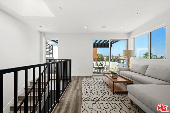 Building Photo - 1959-1952 Preuss Rd