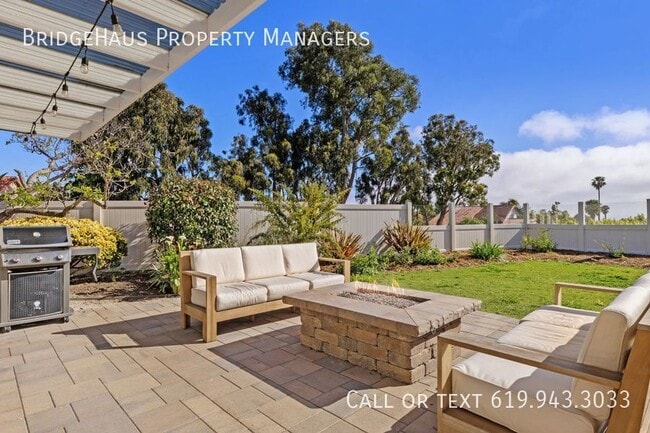 Building Photo - 1004 St Albans Pl