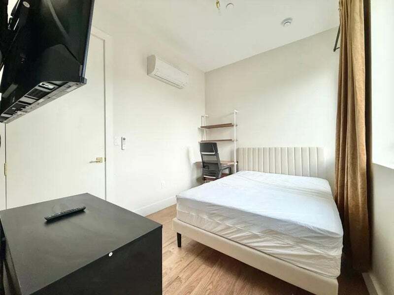 Building Photo - Nice room in a good neighborhood