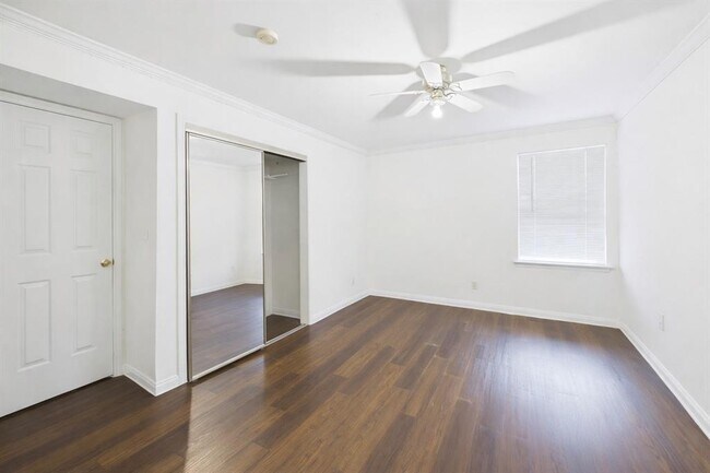 Building Photo - 501 W 26th St