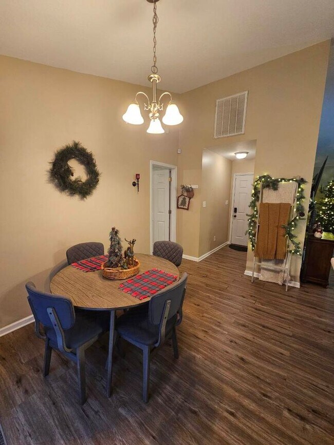 Building Photo - Beautiful 3 Bedroom Home In Jacksonville!