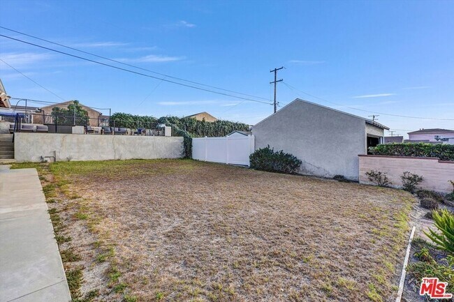 Building Photo - 1920 Van Wick St