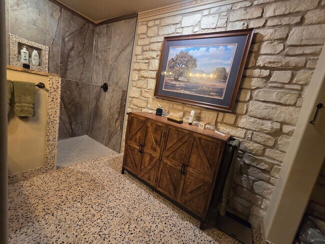 Building Photo - 2403 Bottoms East Rd