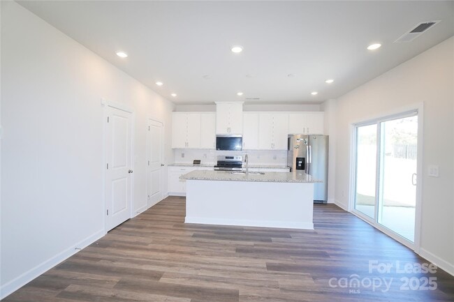 Building Photo - 221 Arden Dr
