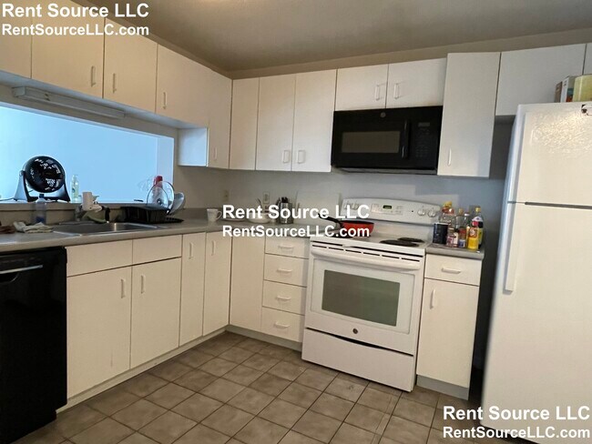 Building Photo - 175 Beacon St