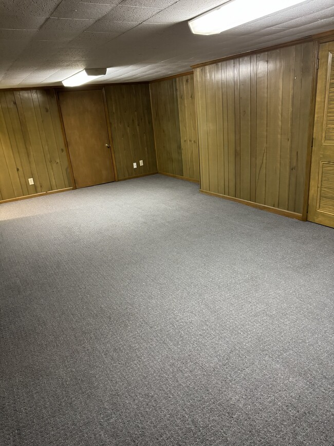 Building Photo - 3820 Orchard Rd SE