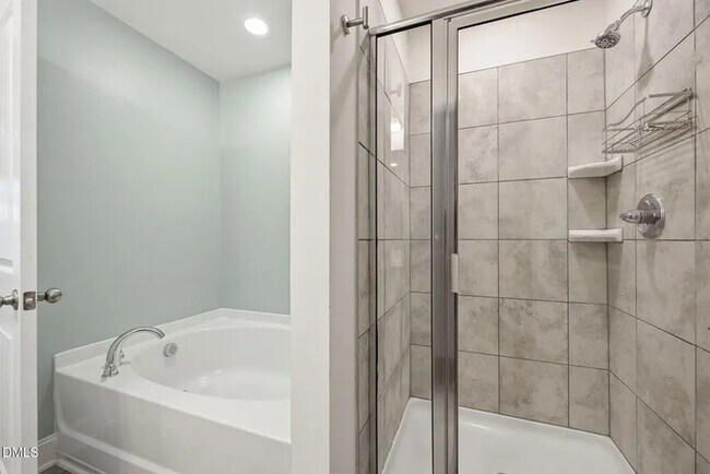 Building Photo - Lease OR Lease to Own