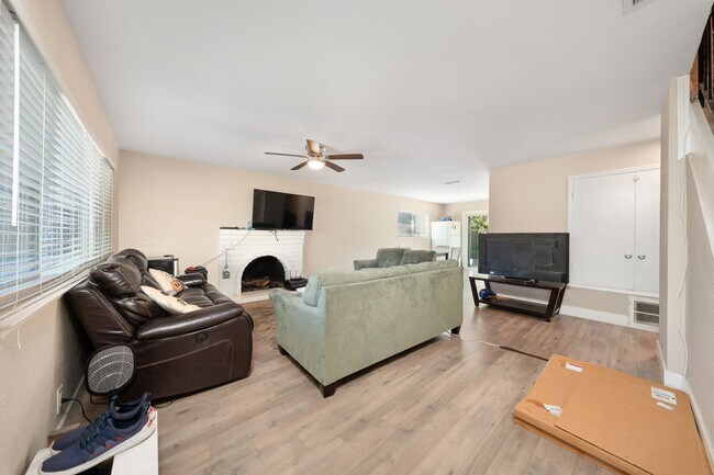 Building Photo - 123 Lido Cir