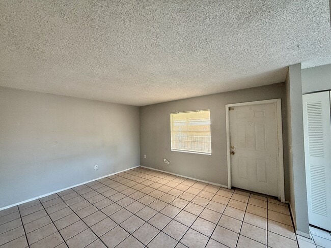 Building Photo - 723 Michigan Ct