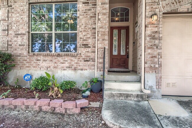 Building Photo - OFFERING 50% OFF THE 1ST MONTH'S RENT