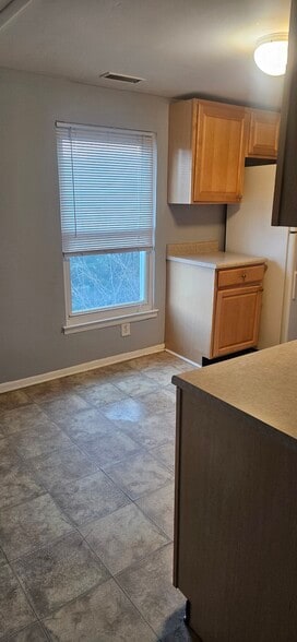 Building Photo - 225 Bay Ave