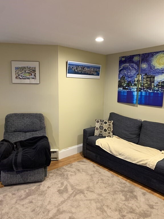 Building Photo - 404 Centre St