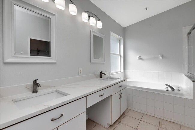 Building Photo - 34902 Teeview Ln