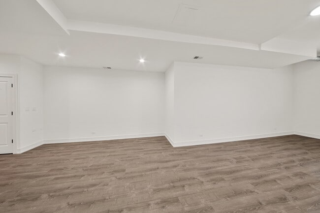 Building Photo - 3058 W Cortland St