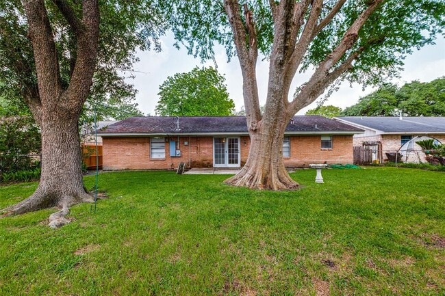 Building Photo - 8915 Bintliff Dr