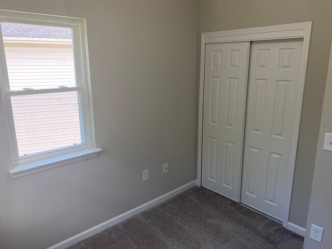 Building Photo - Beautiful 3 bedroom 2.5 bathroom home in C...