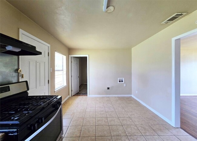 Building Photo - 12121 Hoblitzelle Dr