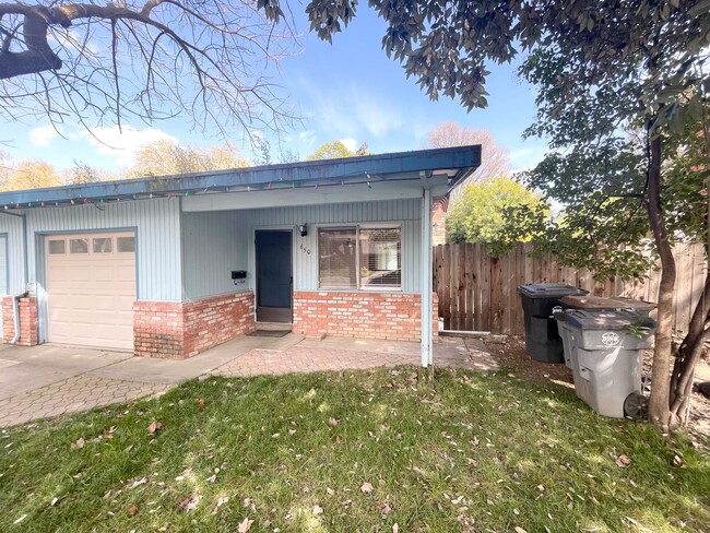 Primary Photo - Adorable completely remodeled home near UC...