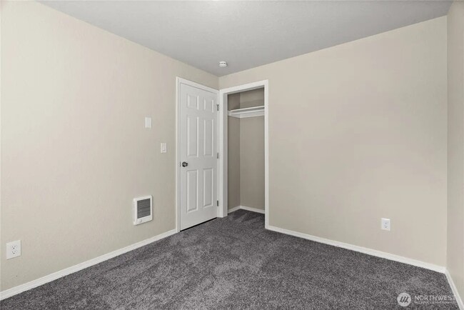 Building Photo - 502 Tullis St NE