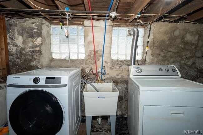 Building Photo - 11 Hoyt St