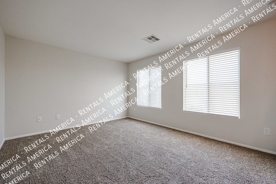 Building Photo - 9233 E Neville Ave