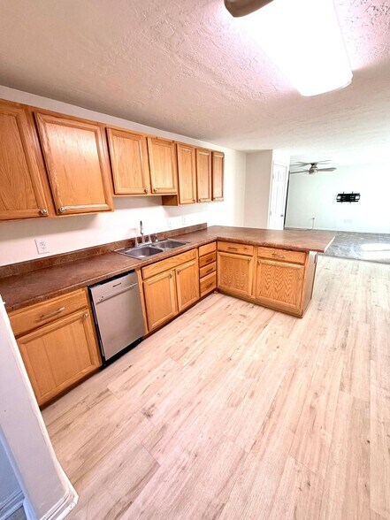 Building Photo - 1401 W 2250 S