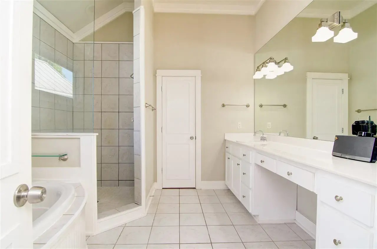 Building Photo - 166 Harbor Isle Cir N