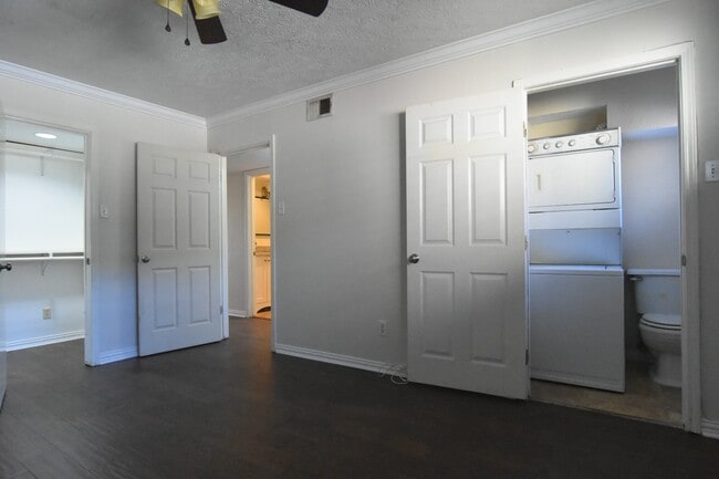 Building Photo - 7714 Renwick Dr