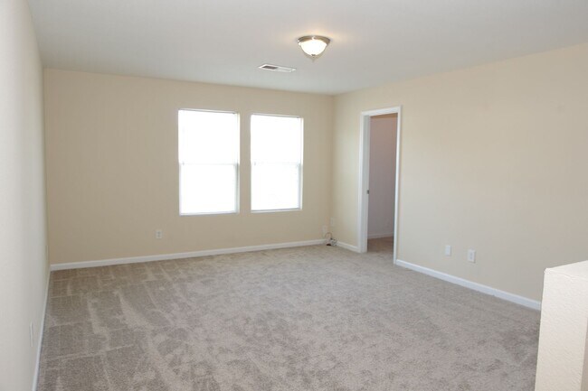 Building Photo - Move-In Special!