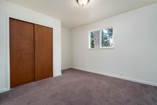 Building Photo - 10752 Footwall Dr