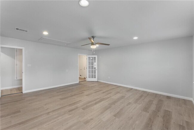Building Photo - 707 Central Dr