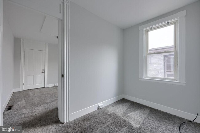 Building Photo - 611 S Prince St