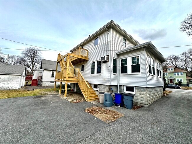 Building Photo - 156 Main St