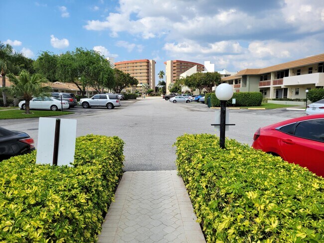 Building Photo - 1340 NE 28th Ave